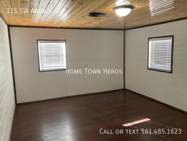 Photo - 115 SW Ave G