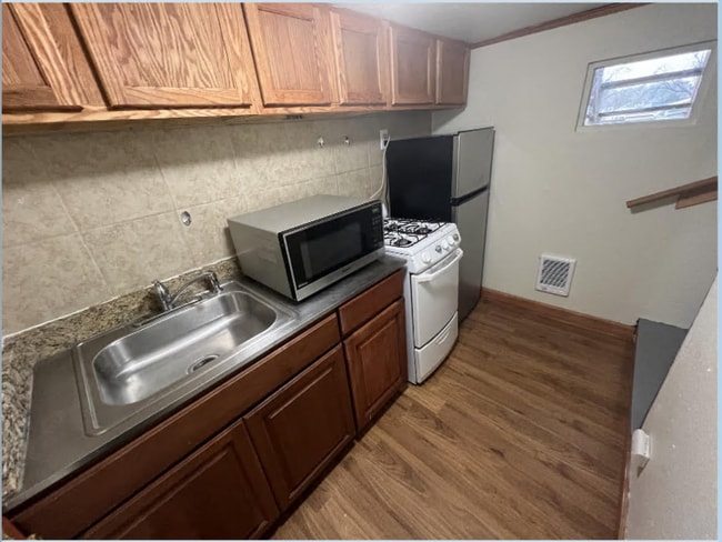 Photo - 821 Broadway Unit 4