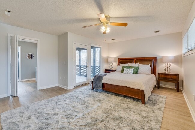 Photo - 5009 Emerald Dr