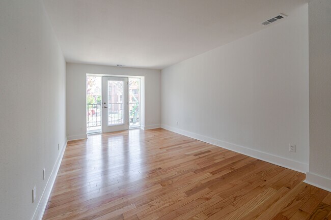 5630 Pershing Ave Unit 20