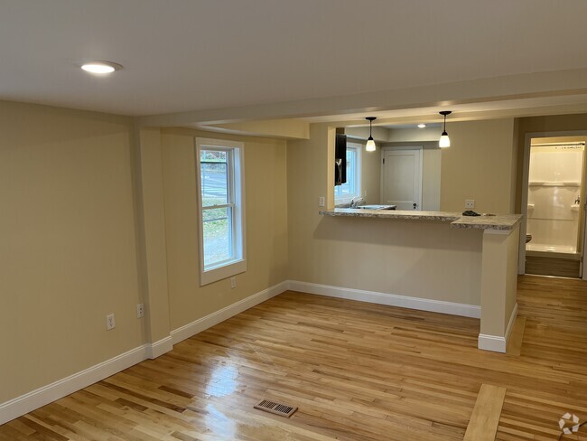 Building Photo - 389 E Allen St Unit B Rental