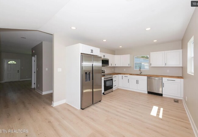 Photo - 830 Vermont Ave