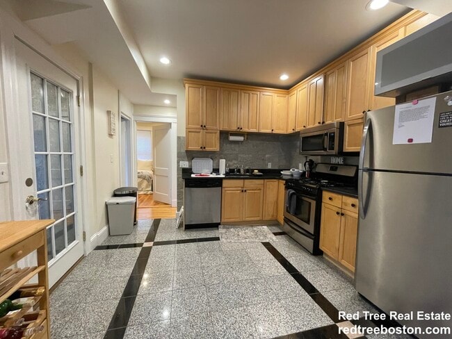 Apt #6 - 71 Babcock St Unit #2