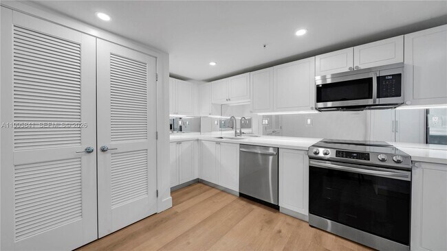 Photo - 555 NE 34th St Unidad 2405