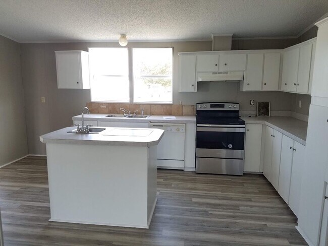 Photo - BIG 1,800 sq ft 3 Bedroom, 2 bath + office / den (could be a 4th bedroom)
