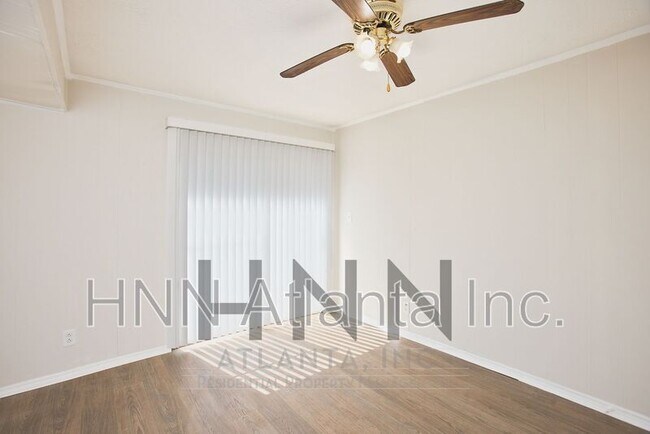 Photo - 2553 Lloyd Rd