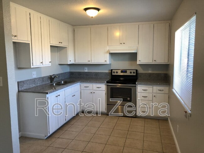 Building Photo - 920 Vermont Ave Rental