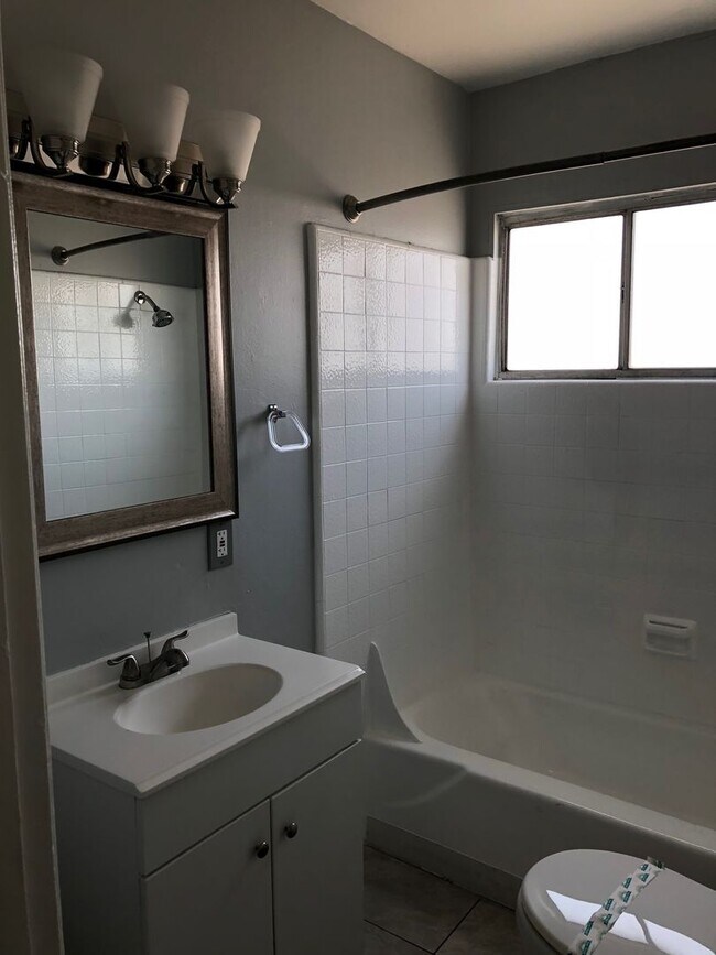 Photo - $2,095 - Spacious 2 Bedroom and 1 Bath in ... Unit 06