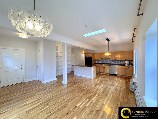 Building Photo - 275-277 River St Unit #3