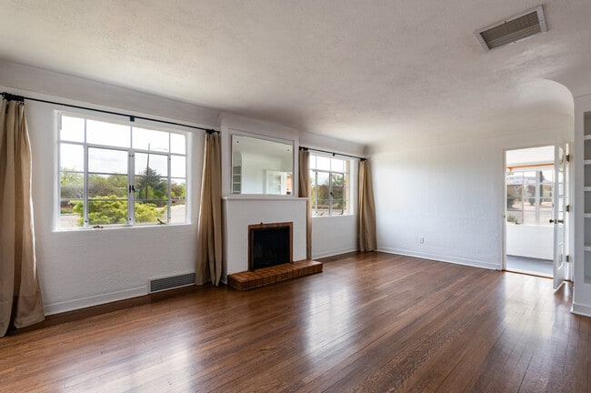 Photo - 601 Tulane Dr NE