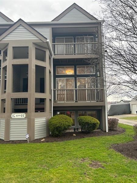 Building Photo - 1099d Riverside Dr