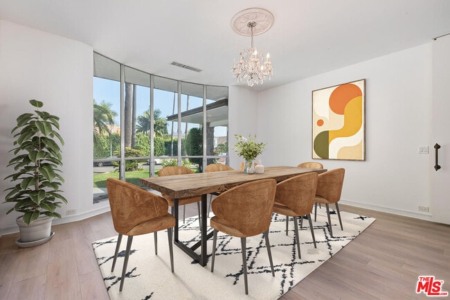 Photo - 719 N Bedford Dr