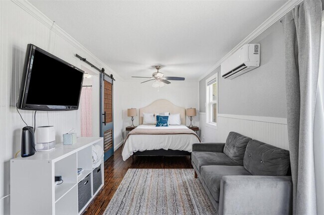 Photo - Charming Arlington Heights Living with Designer Style & Everyday Convenience