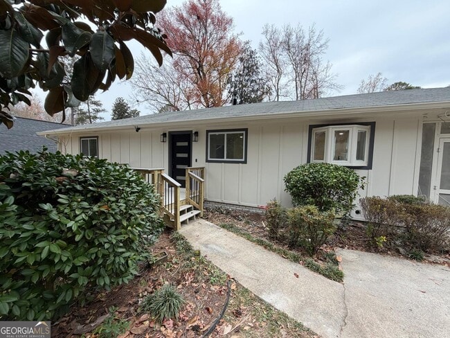 Building Photo - 42 W Belle Isle Rd NE