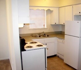 Photo - Colonial Parc Apartments