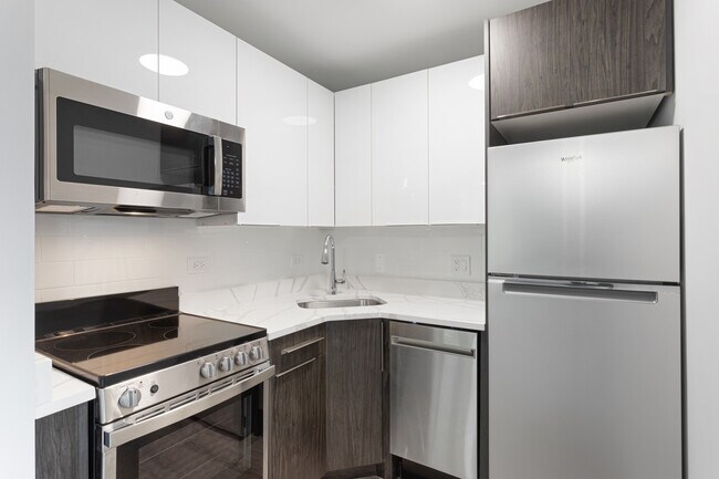 Photo - 6001 N Kenmore Ave