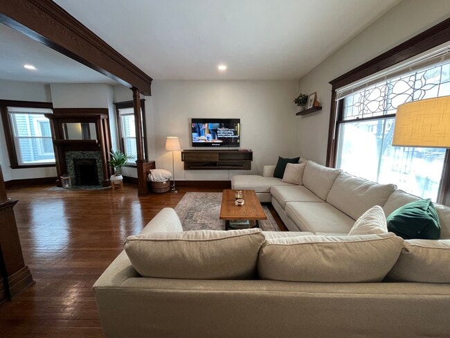 Building Photo - 166 Blaine Ave Unit Lower