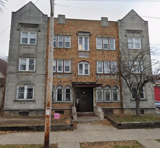 Building Photo - Spacious 1BR Apartment Unit 306