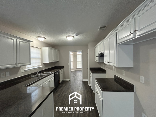 Photo - Spacious 4 Bedroom Home for Rent in Memphis | Vaulted Ceilings, Bay Windows & Fenced Yard