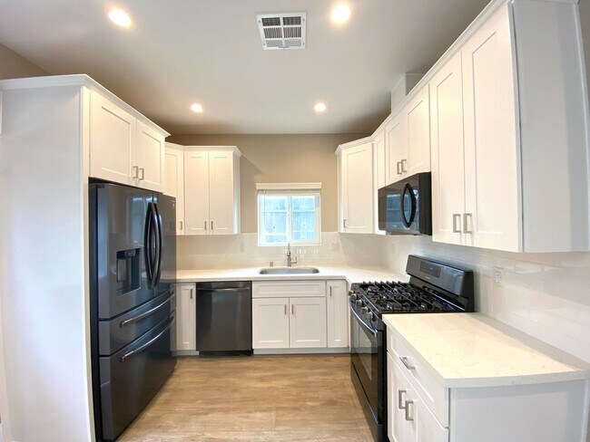 Photo - 4BD house on Montezuma, Private Yard!