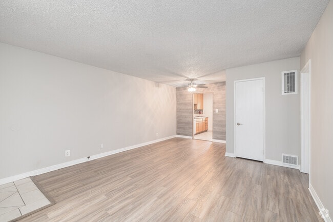 2BR, 2BA - 950SF - Living Room