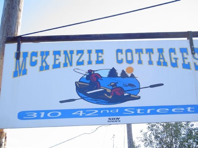 Photo - Mid-Springfield apartment w/garage and w/s/g/e paid