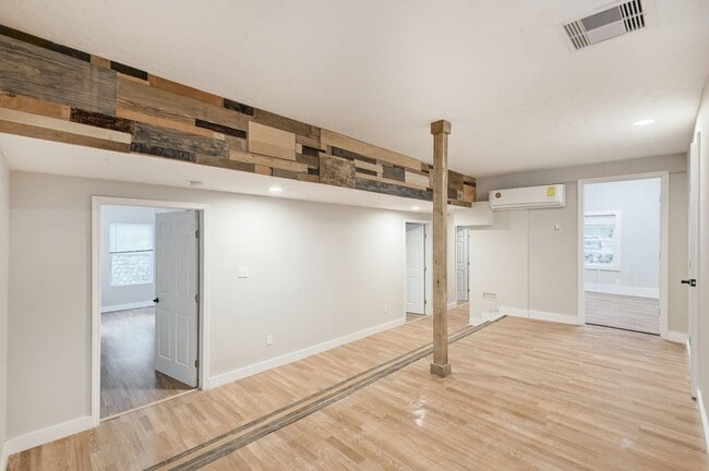 Photo - 2511 San Gabriel St