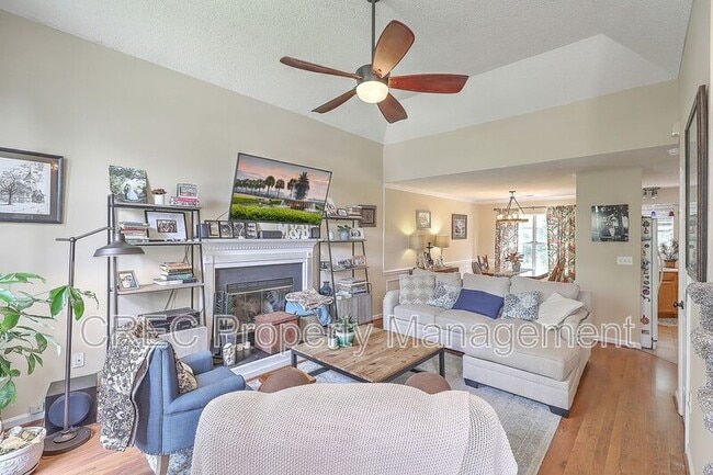 Photo - 2318 N England Ct