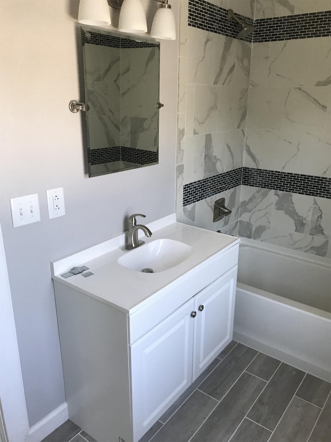 Photo - 815 Broadway Blvd