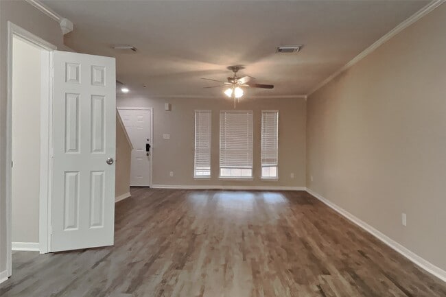 Photo - 407 Douglas Fir Dr