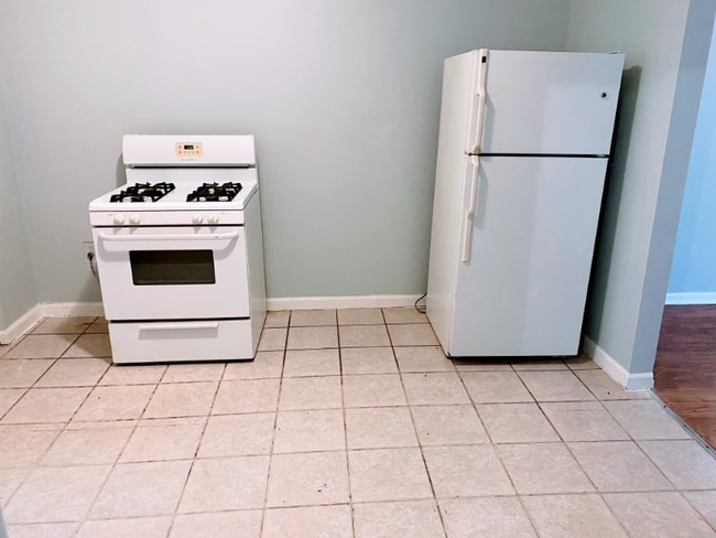4851 S Ashland Ave Unit 3R