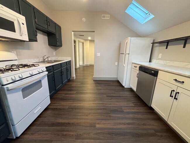 536 W 5th St Unit 2
