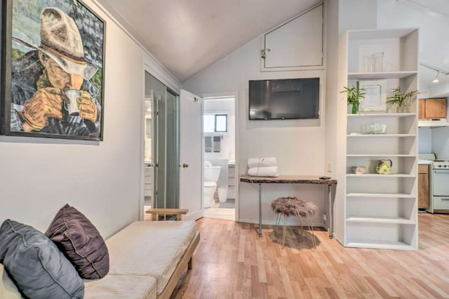 Photo - 675 Siskiyou Blvd