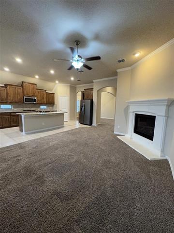 Photo - 700 Feathering Way