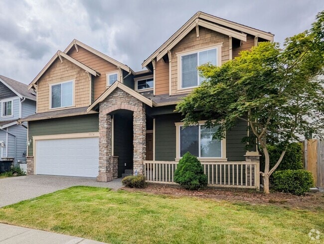 Building Photo - Spacious 4 bed/2.5bth Home W/ New Carpet &...