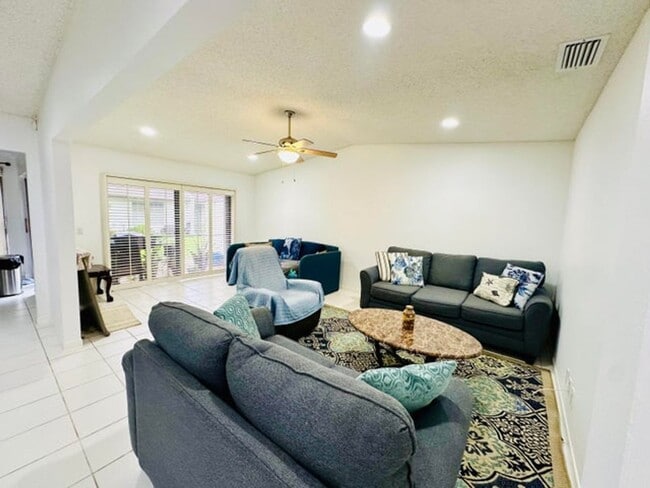 Photo - 5077 Forsythia St