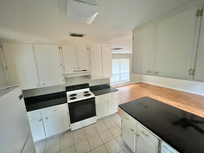Photo - 3158 Corrib Dr