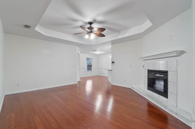 Photo - 911 Lauderhill Ln