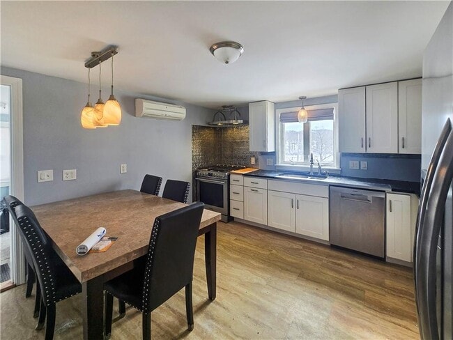 Photo - 930 Elm St Unidad 1