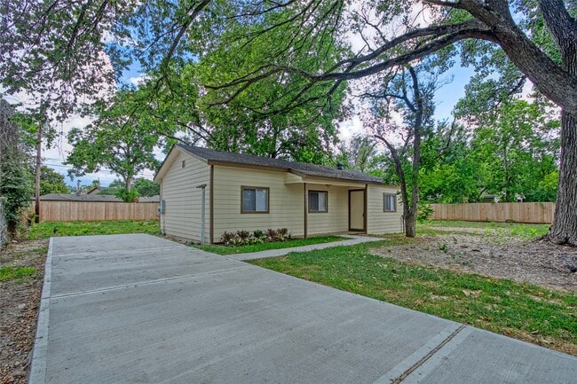 Building Photo - 10055 Hardison Ln