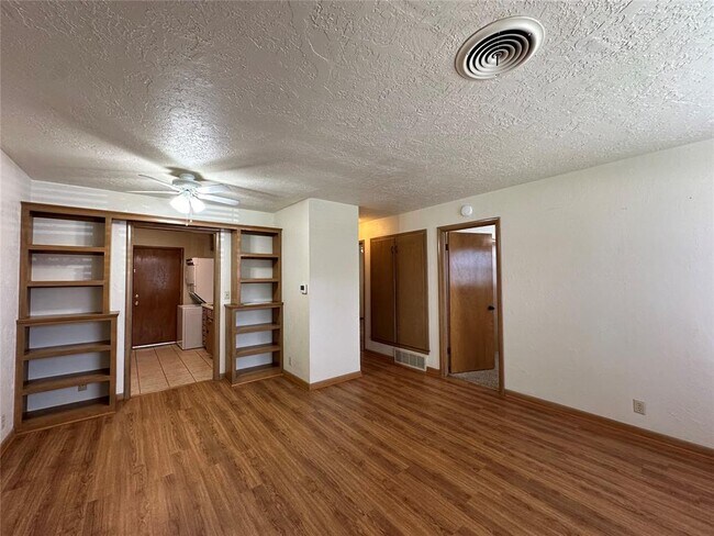 Photo - 2031 Delaware Ln