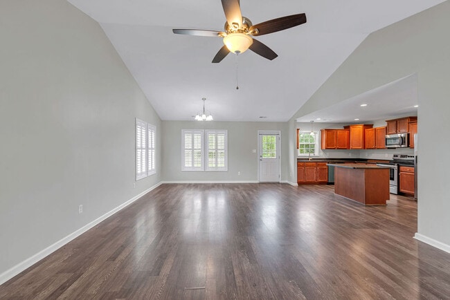 Photo - 202 Cottage Ln