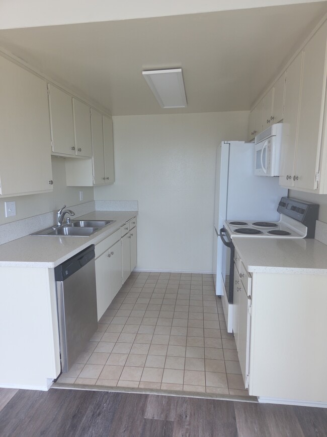 Photo - Marina Tower