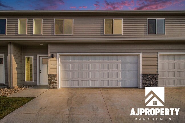 Building Photo - 5702 E Avett Pl