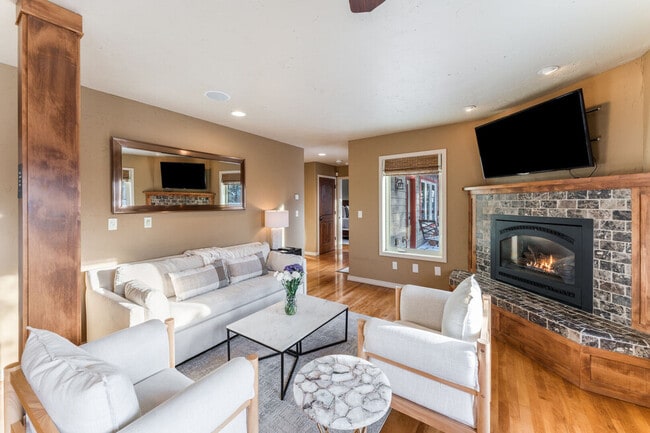 Photo - 1932 Sun Crest Dr