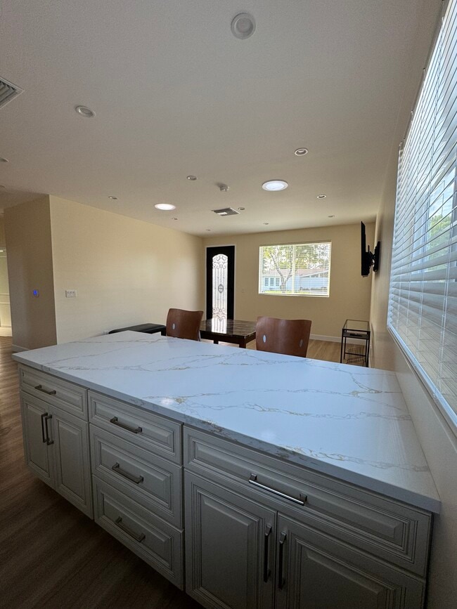 Photo - 19803 Gilmore St