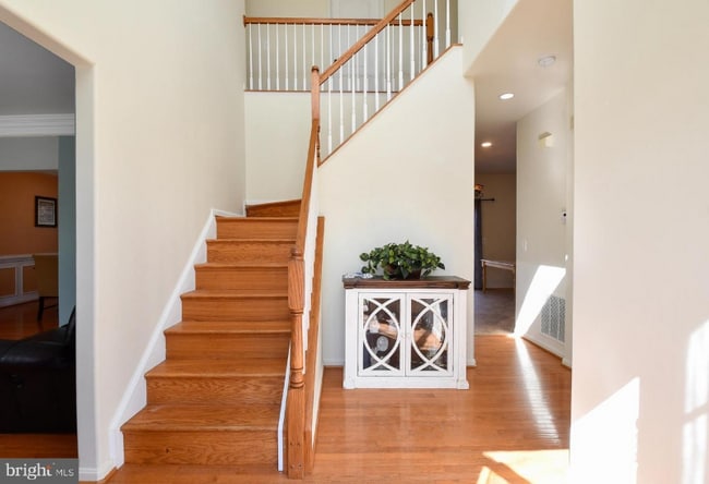 Photo - 542 Windermere Drive