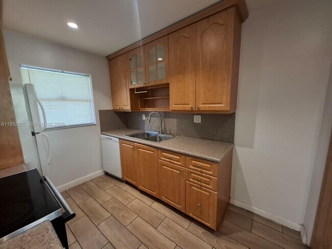 Photo - 4111 Stirling Rd Unidad 308