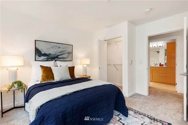 Bedroom - 1420 E Pine St Unit E410