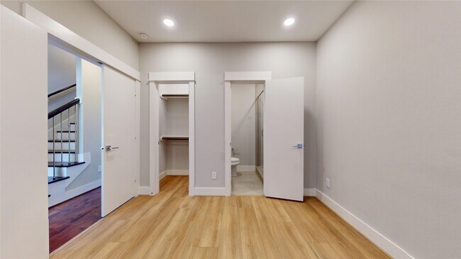 Photo - 711 Schwartz St